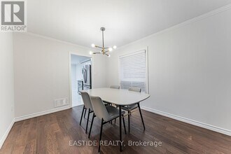 277 Stone Rd in Aurora, ON - Building Photo - Building Photo