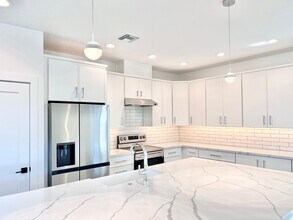 2011 E Turney Ave in Phoenix, AZ - Building Photo - Building Photo