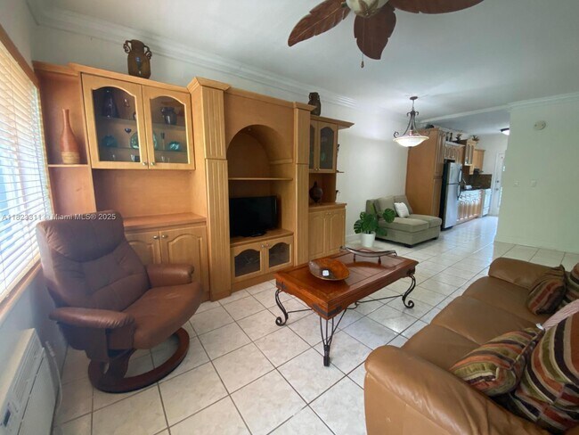 6490 Collins Ave in Miami Beach, FL - Building Photo - Building Photo