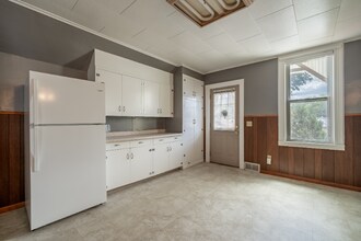 1343 1/2-1343 1/2 W Washington St in Appleton, WI - Building Photo - Building Photo