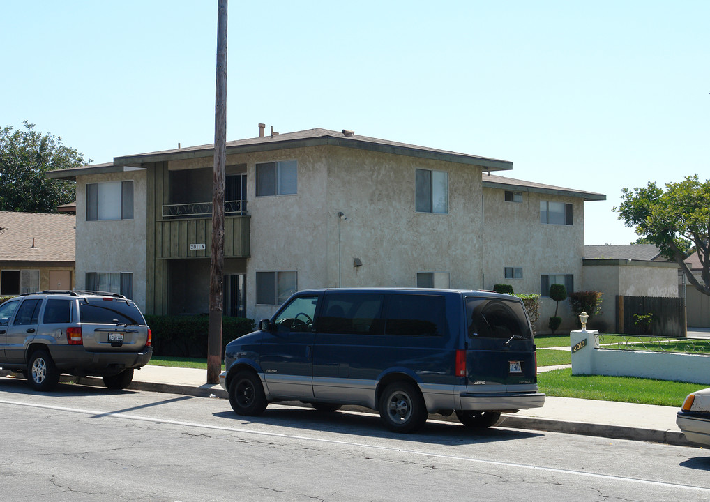 2011 N Ventura Rd in Oxnard, CA - Building Photo