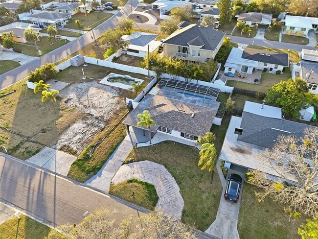 2470 Del Rio Way in Dunedin, FL - Building Photo - Building Photo