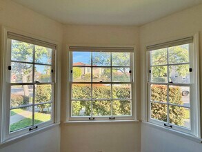 5220 E Broadway, Unit D in Long Beach, CA - Building Photo - Building Photo