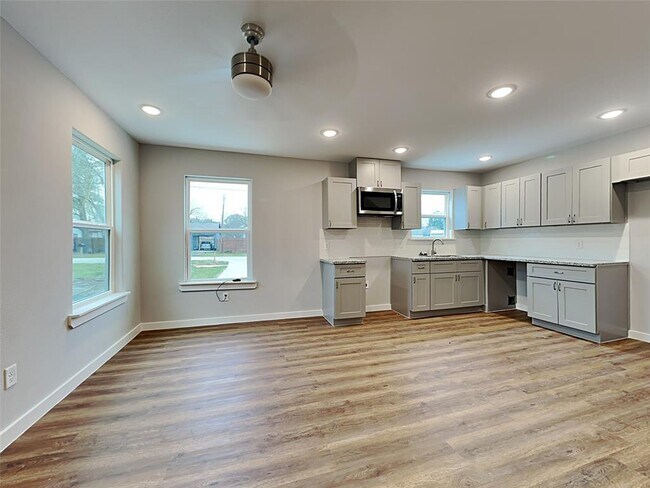 1017 North Ln photo'