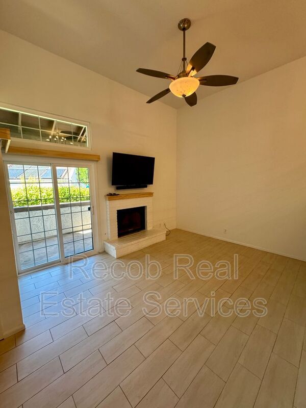 3473 Mission Mesa Way in San Diego, CA - Building Photo - Building Photo