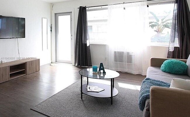 2250 Bay Dr in Miami Beach, FL - Building Photo - Building Photo