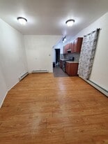 140 W 3rd St in Bayonne, NJ - Building Photo