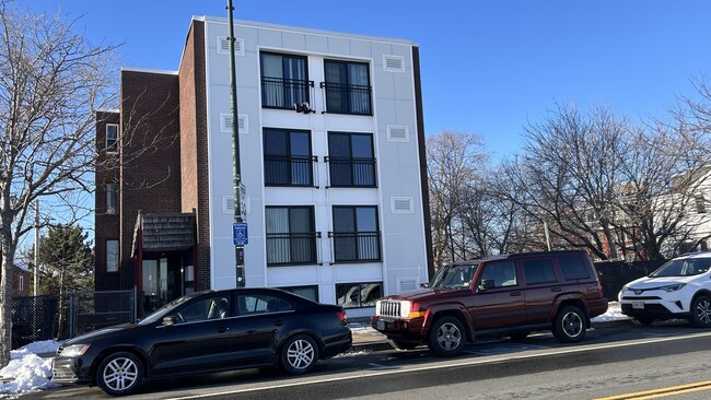 383 Revere Beach Blvd, Unit 12 in Revere, MA - Foto de edificio - Building Photo