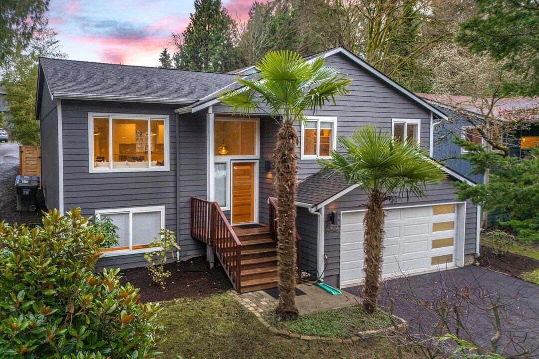 6346 24th Ave SW in Seattle, WA - Building Photo