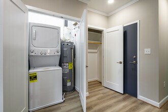 1010 Duke St in Alexandria, VA - Building Photo - Building Photo