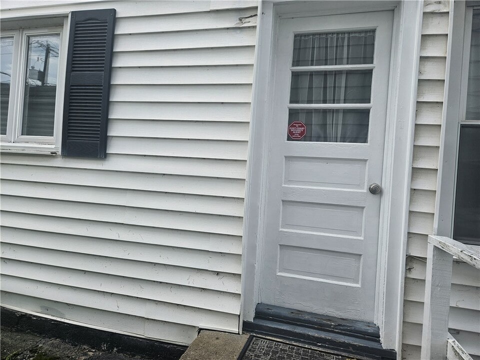 34 Bridge St in Seneca Falls, NY - Building Photo