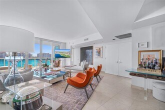 1000 South Pointe Dr in Miami Beach, FL - Building Photo - Building Photo
