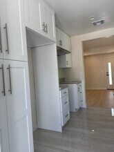 11911 Stagg St in Los Angeles, CA - Foto de edificio - Building Photo