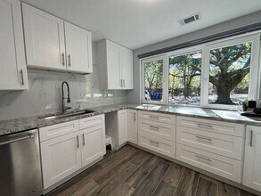 1520 Lorenzo St in Mount Pleasant, SC - Building Photo - Building Photo