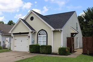 3505 Pigeonbrooke Ct, Unit 0813 in Evansville, IN - Building Photo