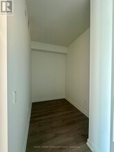 1 Fairview Rd E in Mississauga, ON - Building Photo - Building Photo