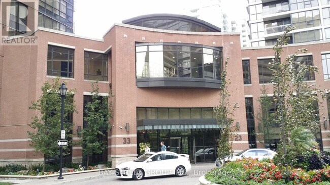 33 Sheppard Ave E in Toronto, ON - Building Photo - Building Photo