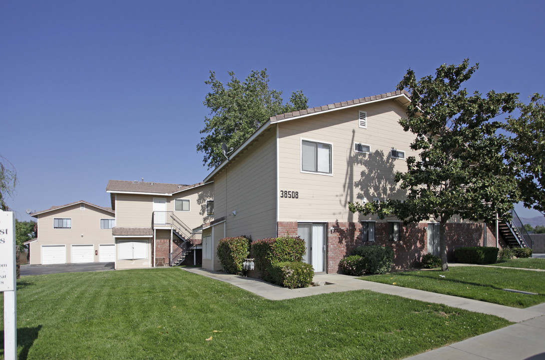 Eleventh East Townhomes in Palmdale, CA - Building Photo