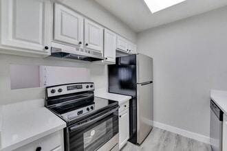Nottingham Residences in Houston, TX - Building Photo - Building Photo