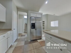 1750 W Union Hills Dr in Phoenix, AZ - Building Photo - Building Photo