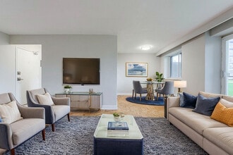 Lakewood Apartments II in Mississauga, ON - Building Photo - Building Photo