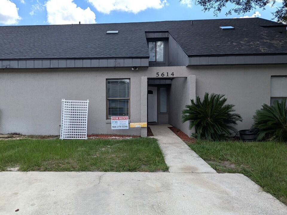 5614 Colony Pine Cir in Jacksonville, FL - Building Photo
