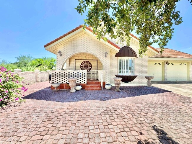 property at 807 Fresno St