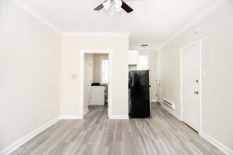 646 W Roscoe St in Chicago, IL - Foto de edificio - Building Photo