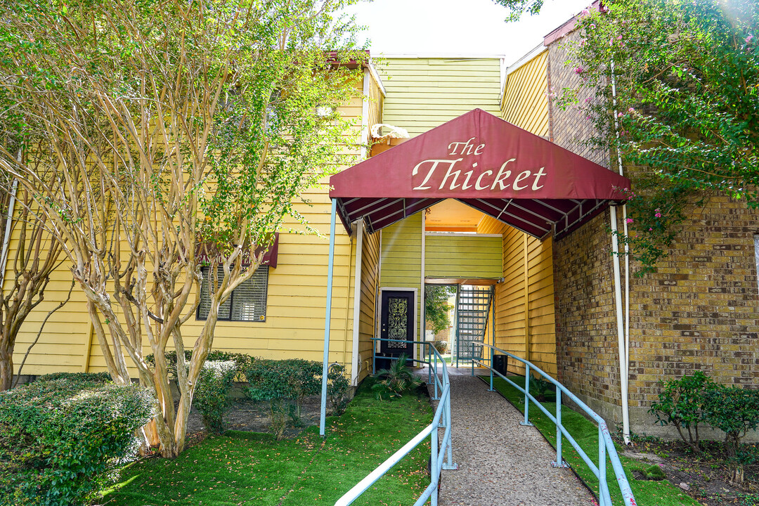 Thicket Apartments in Houston, TX - Foto de edificio