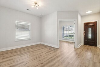 23607 Silver Creek in San Antonio, TX - Foto de edificio - Building Photo