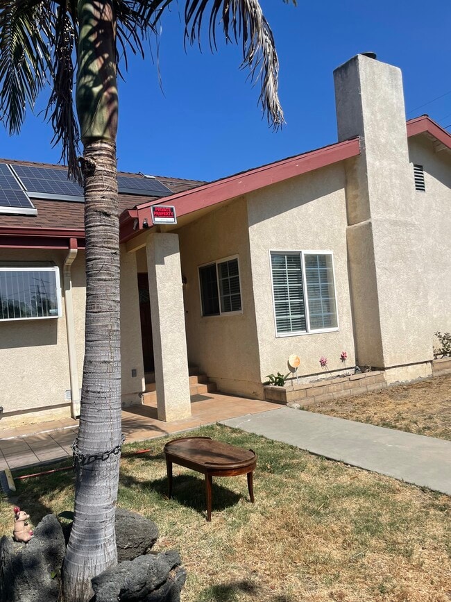 15651 Rayen St in North Hills, CA - Building Photo - Building Photo