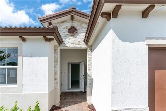2305 SE 29th St in Homestead, FL - Building Photo - Building Photo
