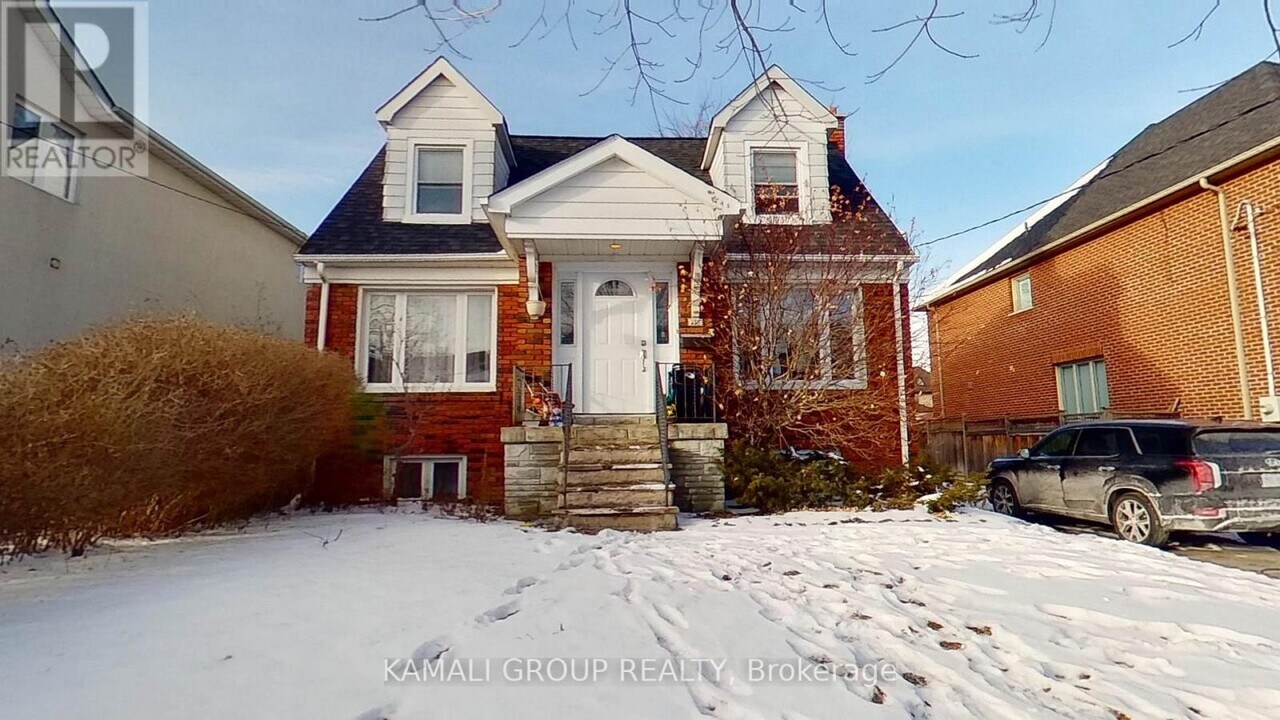 138 Johnston Ave in Toronto, ON - Building Photo