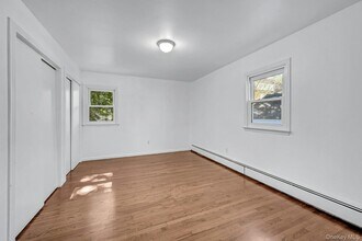 105 Bradford St in Harrison, NY - Building Photo - Building Photo