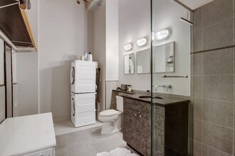 1812 19th Ave E, Unit 106 in Seattle, WA - Foto de edificio - Building Photo