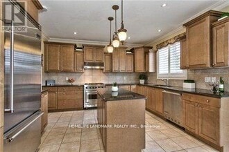 2389 Gamble Rd in Oakville, ON - Building Photo - Building Photo