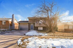 2113 Saranac Dr in Colorado Springs, CO - Building Photo