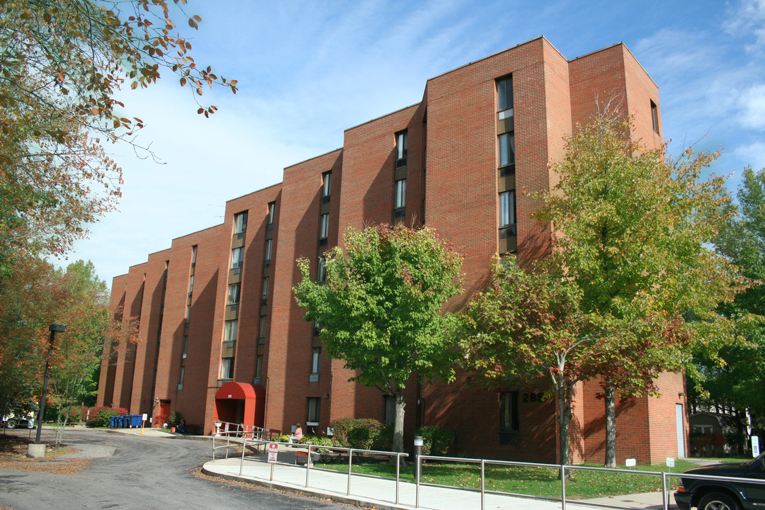 Peppertree Heights Apartments in Amherst, NY - Building Photo