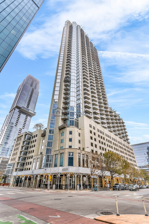 360 Nueces St, Unit Apt 2605 in Austin, TX - Foto de edificio