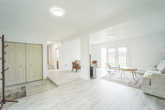 1323 Whitehouse Trail in Gaylord, MI - Foto de edificio - Building Photo