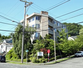 Thorndyke Vista Apartments in Seattle, WA - Building Photo - Building Photo