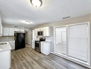 3333 Leschallas Dr in Memphis, TN - Building Photo - Building Photo