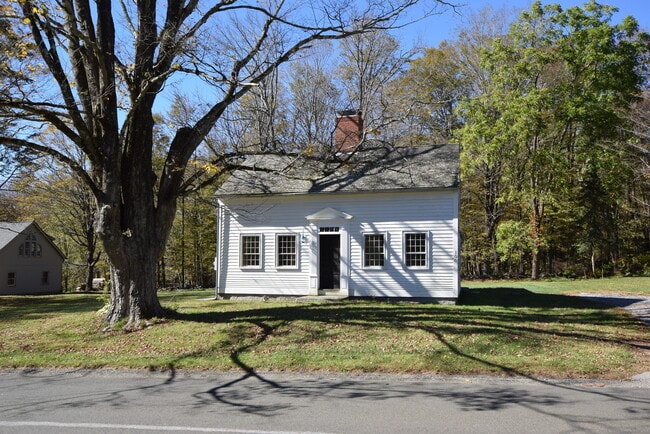 100 Bradford Corner Rd in Woodstock, CT - Building Photo - Building Photo