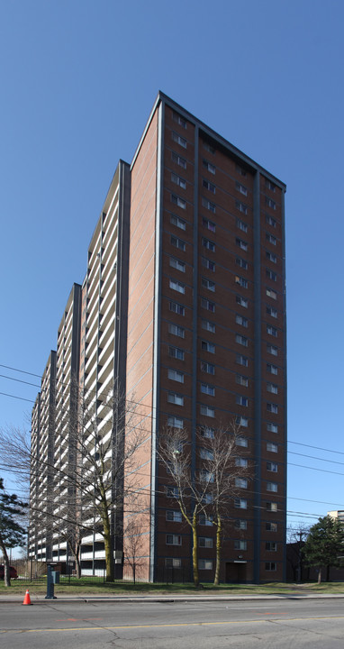 Weston Bellevue in Toronto, ON - Building Photo