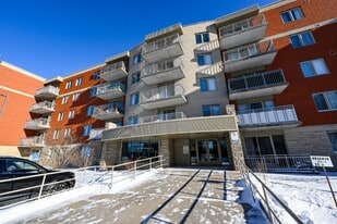 Chateau Ste-Marie in Kirkland, QC - Building Photo