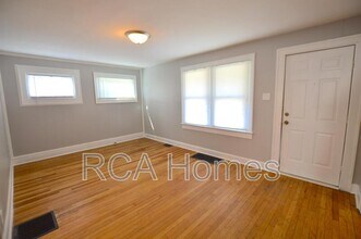 4321 English Ave in Indianapolis, IN - Foto de edificio - Building Photo