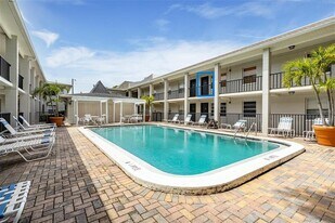 5221 Bayshore Blvd in Tampa, FL - Building Photo