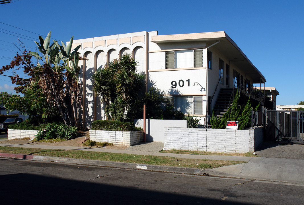 901 N Inglewood Ave in Inglewood, CA - Building Photo