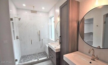 768 E Irma Ln in Phoenix, AZ - Building Photo - Building Photo