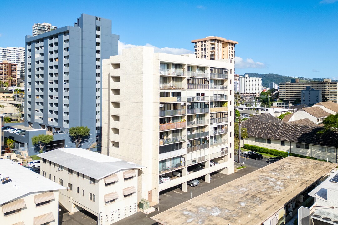 Kinau Villa in Honolulu, HI - Building Photo